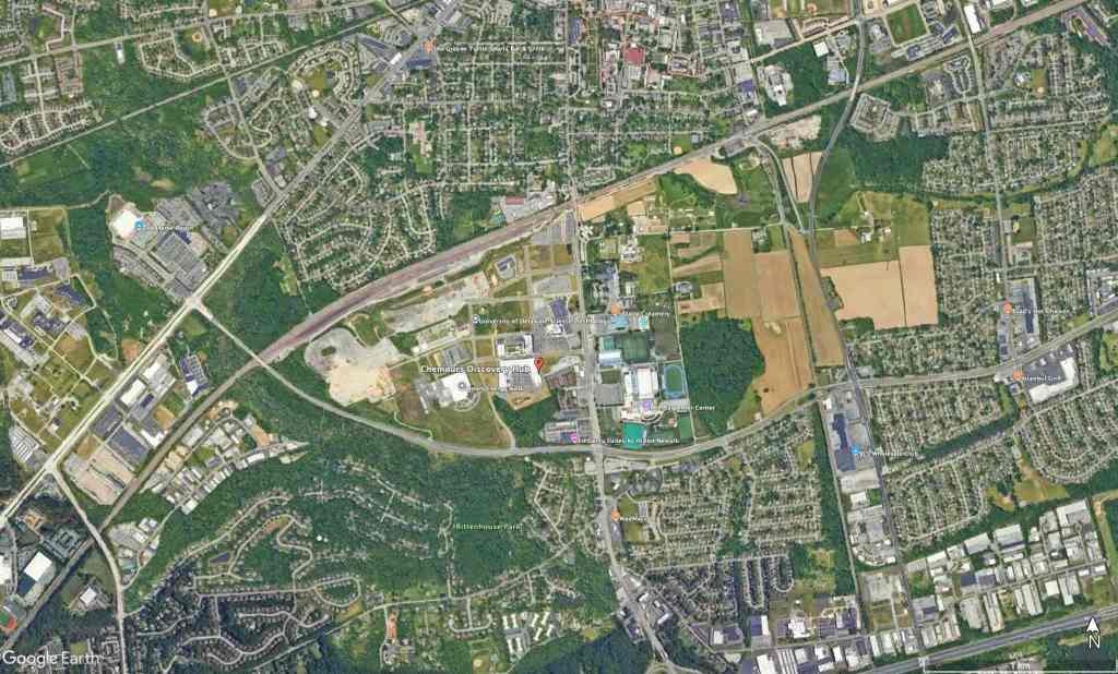 A satellite image of a Chemours company facility at at 201 Discovery Blvd., Newark, DE, USA at 1 km scale. At this scale individual buildings and houses are visible.